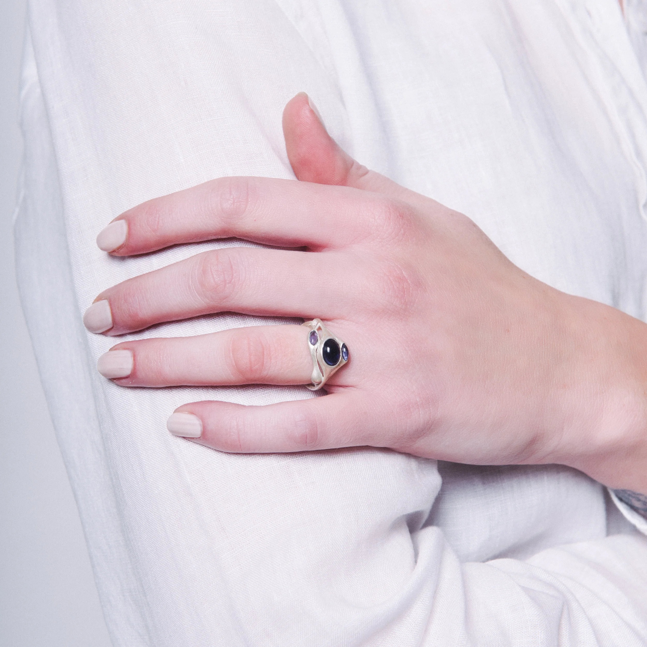 MAMM+MYRGH_TRIPLEPODRINGIOLITE_CLOSEUP_OLIVIA BOSSERT_Highres.jpg