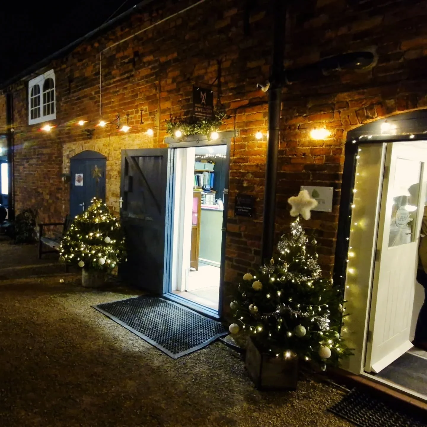 COURTYARD
Thank you for visiting last if you attended the Melbourne Hall Christmas in the courtyard last night.
It was lovely to meet some new faces and chat with previous customers, I was overwhelmed with all of your lovely comments.
I'm looking for