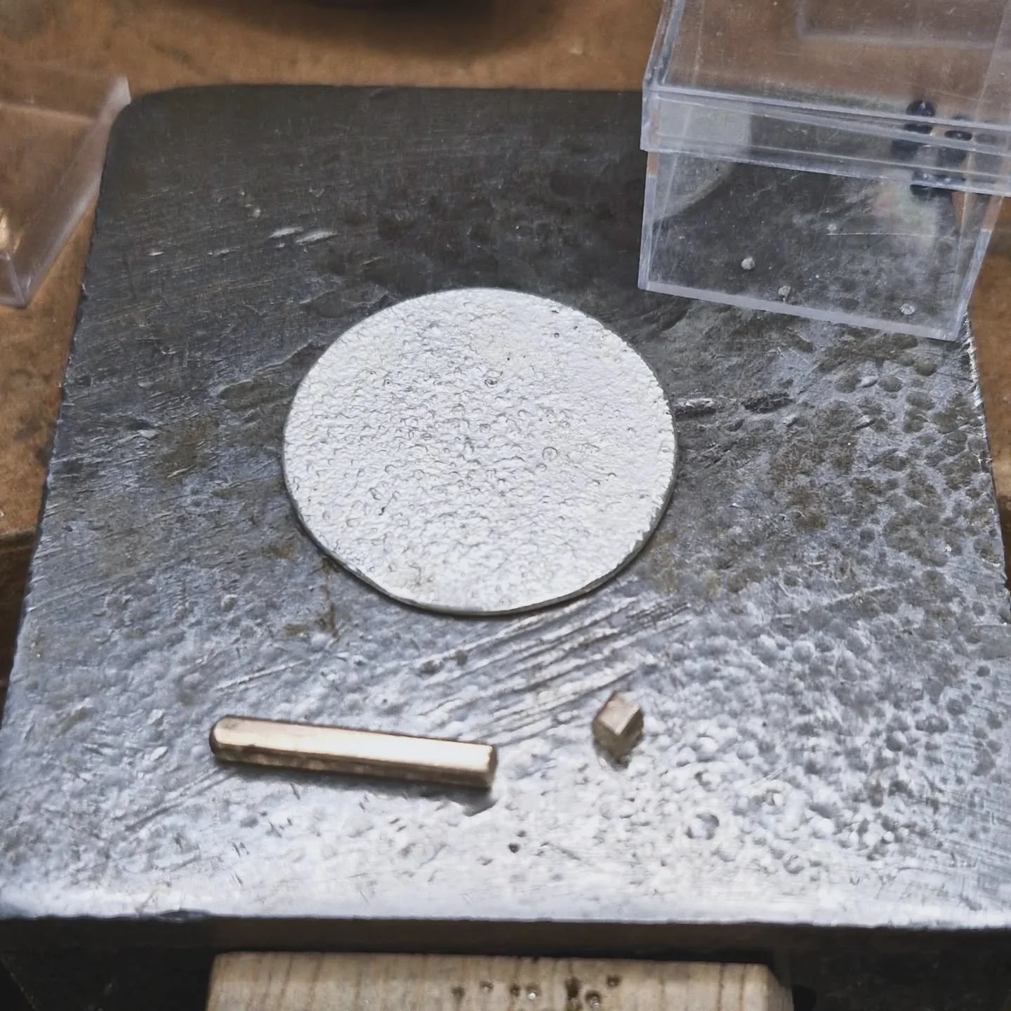 MOON
Exciting moonscape piece in progress 🔥

#SentimentalMetal #Silver&amp;Gold #Space