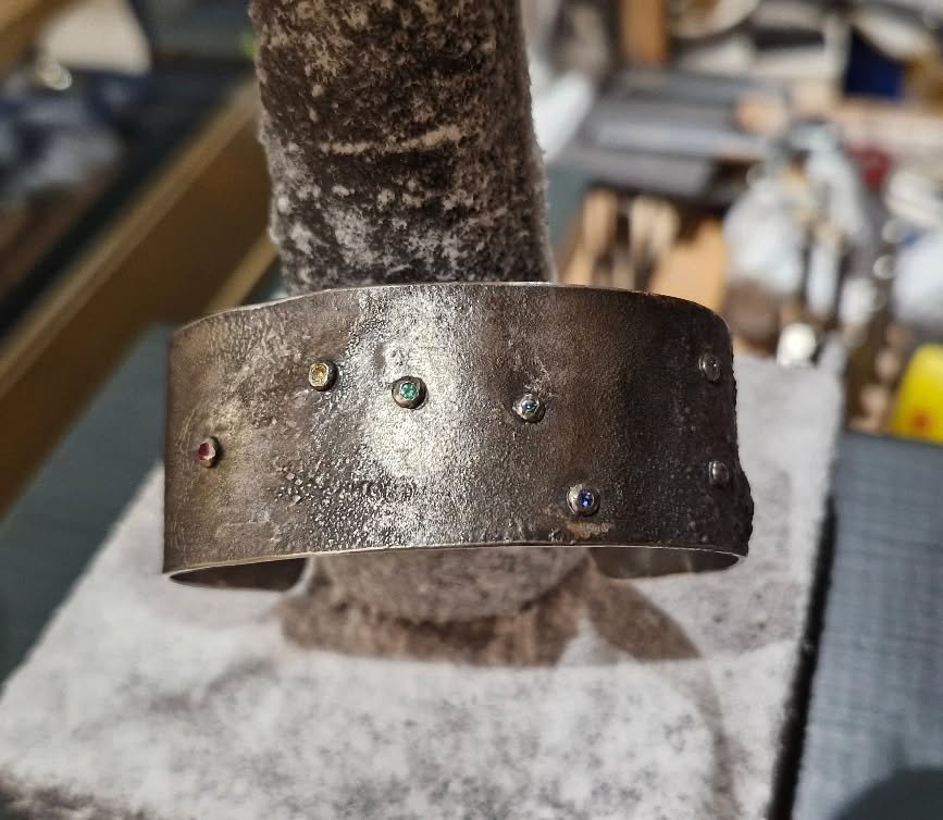 BOUTIQUE
I am working super hard behind the scenes on all of your commissions and bespoke work.
Can't wait to share with you in the new year - so I can allow recipients to see first over Christmas!

It's always a super busy time of year and the press