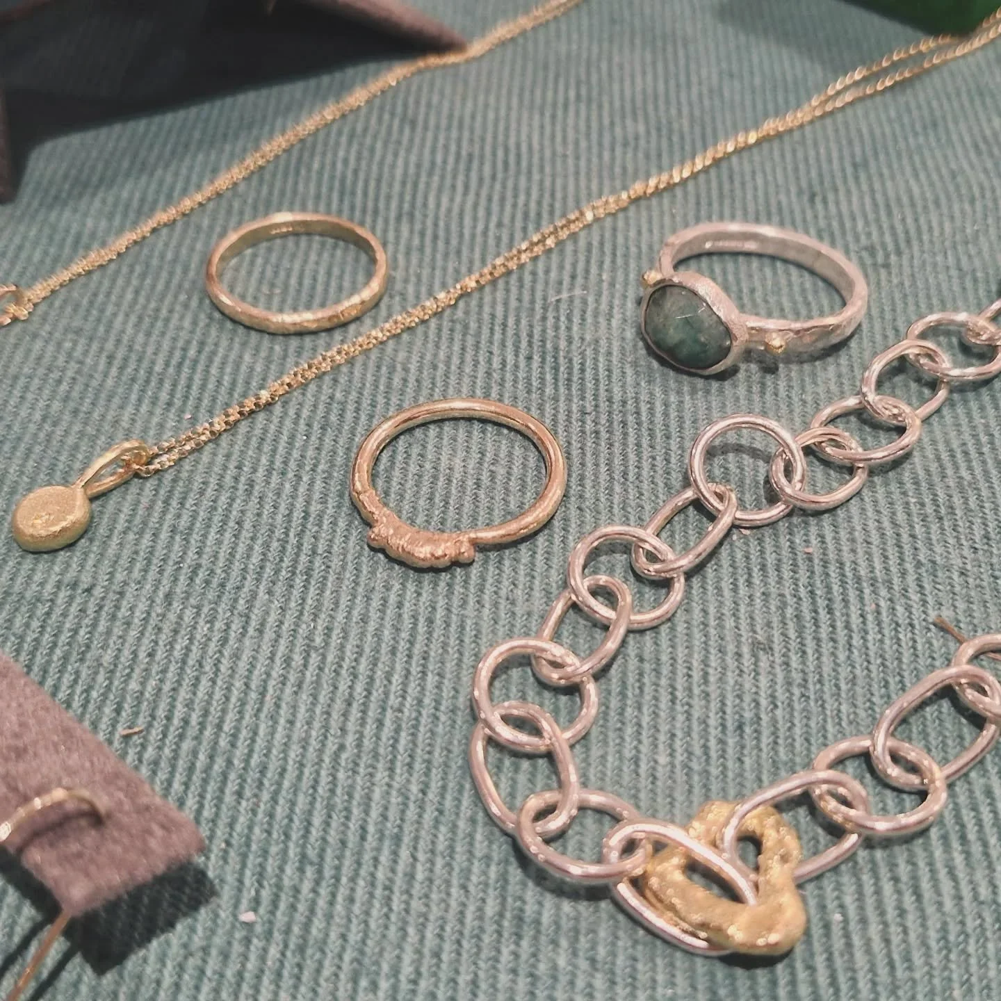 2026
I'm now back at my bench after a much needed break.
I'm currently stocking the cabinets and working through my to do list alongside lots of caffeine and my radiator...brrrr.
A toasty 3&deg;c in the shop when I arrived this morning!
I am still ti