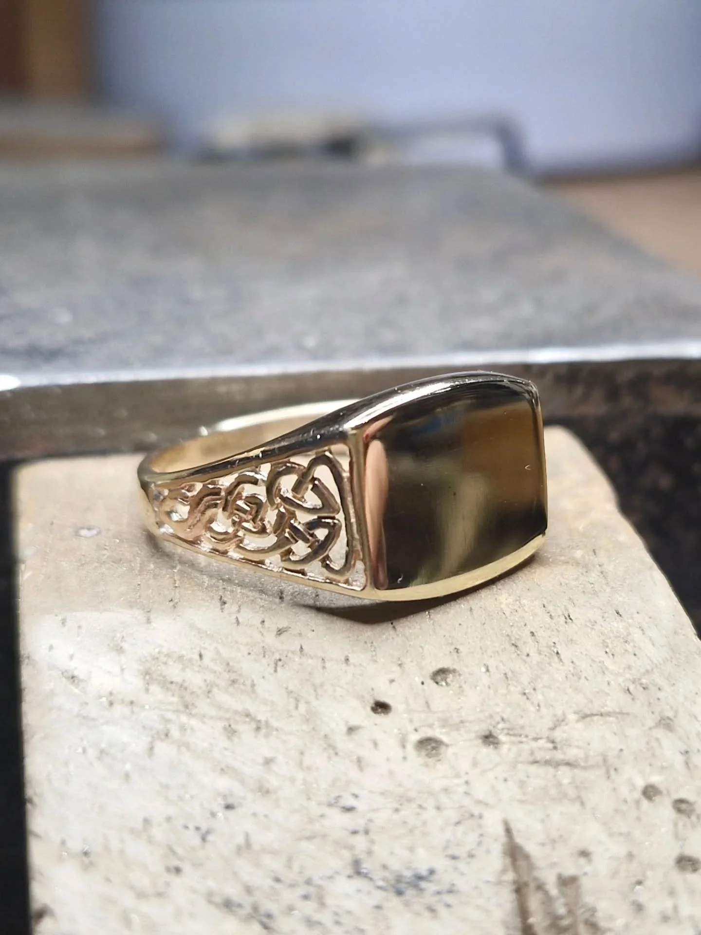 REPAIRS
My lovely customers have been keeping me busy with repairs over the last couple of months. Forever grateful you come and find me in my cosy shop at the back of the courtyard!

This gold signet had split and was cracked in several places. Afte