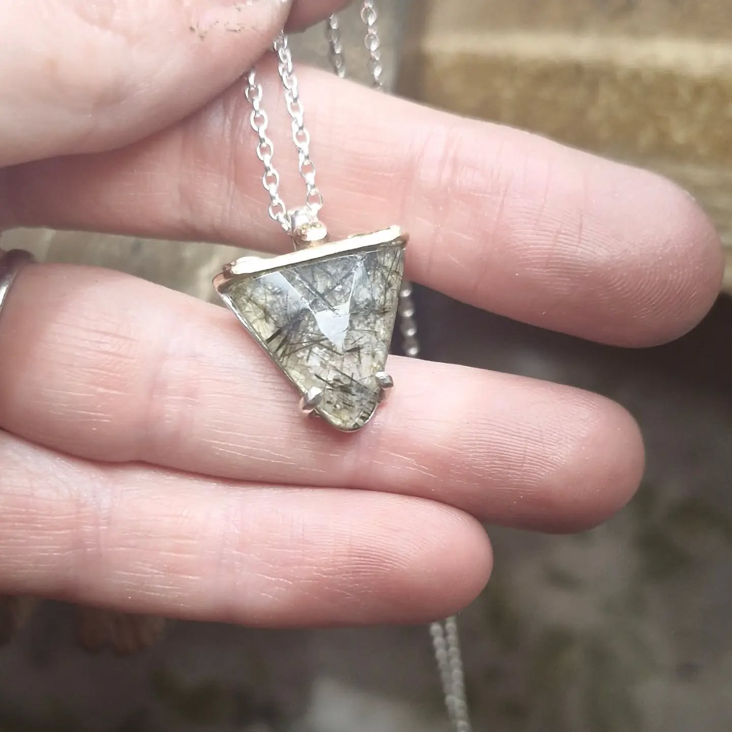 QUARTZ STORM
A delight and an honour to be tasked with this secret one for L by their partner.
The brief... to celebrate a fantasy book launch - quartz, tornado? copper? gold...?
My mind was wild with how to capture this one, my clients (and I) love 