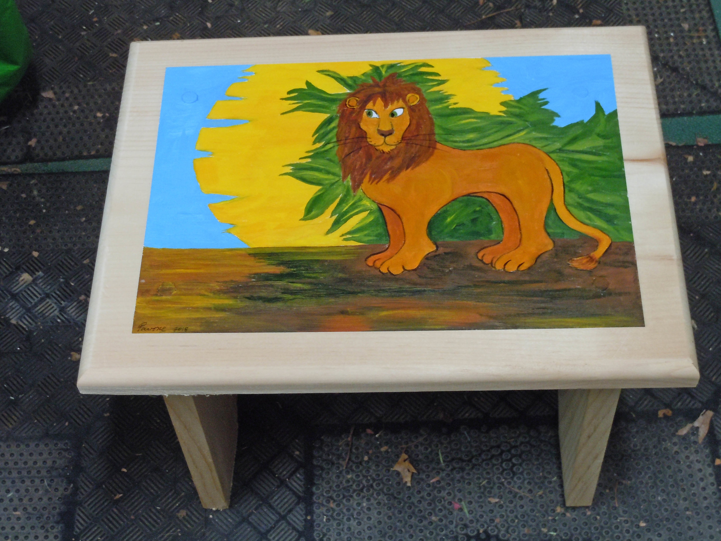 Lion-stool-3.jpg