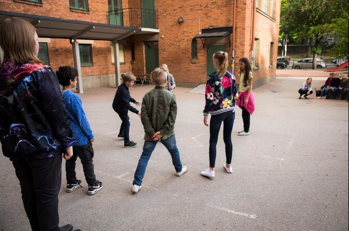 “Varje förälders skyldighet att ta upp sexuella trakasserier” (Hufvudstadsbladet, 6.8.2018)