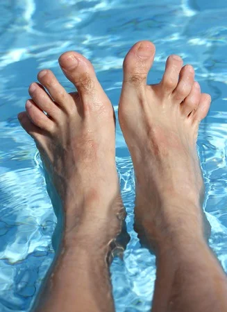 29578942_S-water_man_feet_hammer_toes_pool_feet_ankles_soak.jpg