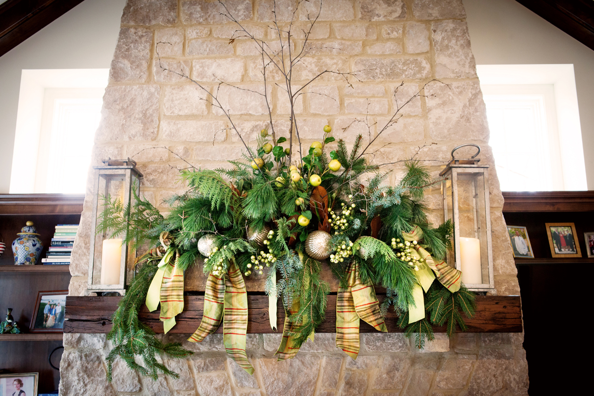 Christmas Barn Box close up.jpg