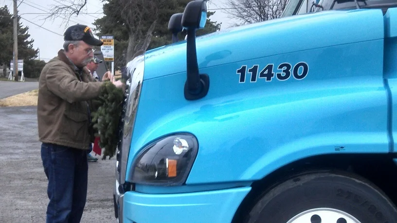 Wreath Load 2014 4.jpg