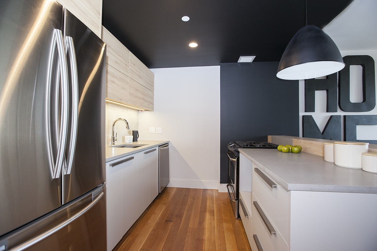 60th_Street_968_Model01_Kitchen_.jpg