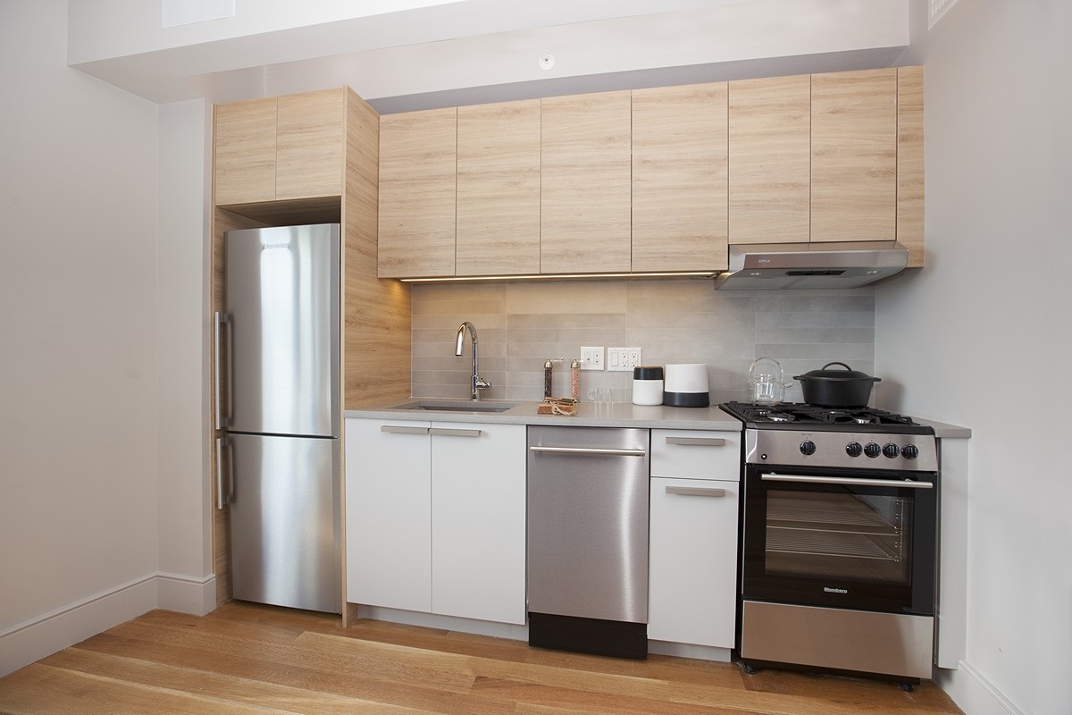 60th_Street_968_Model02_Kitchen_.jpg