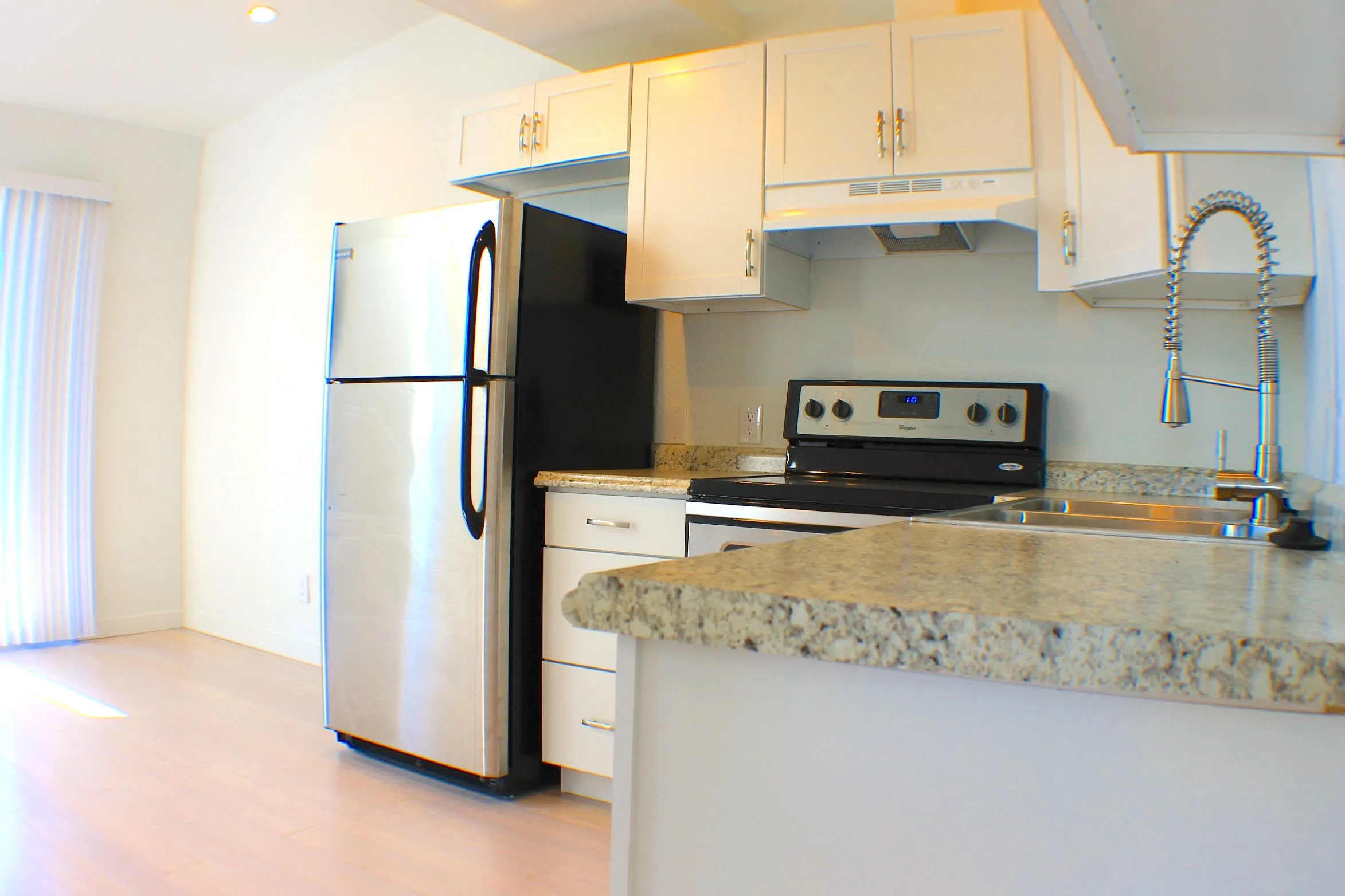 Kitchen 2.jpg