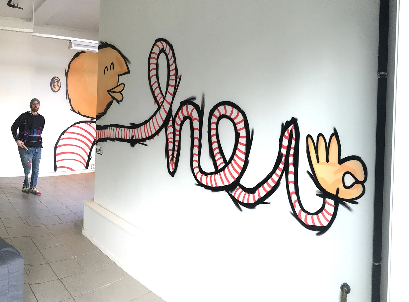 Man får forresten herlig beinbyggning om man taes bilde av med panorama-funksjonen på mobilen.