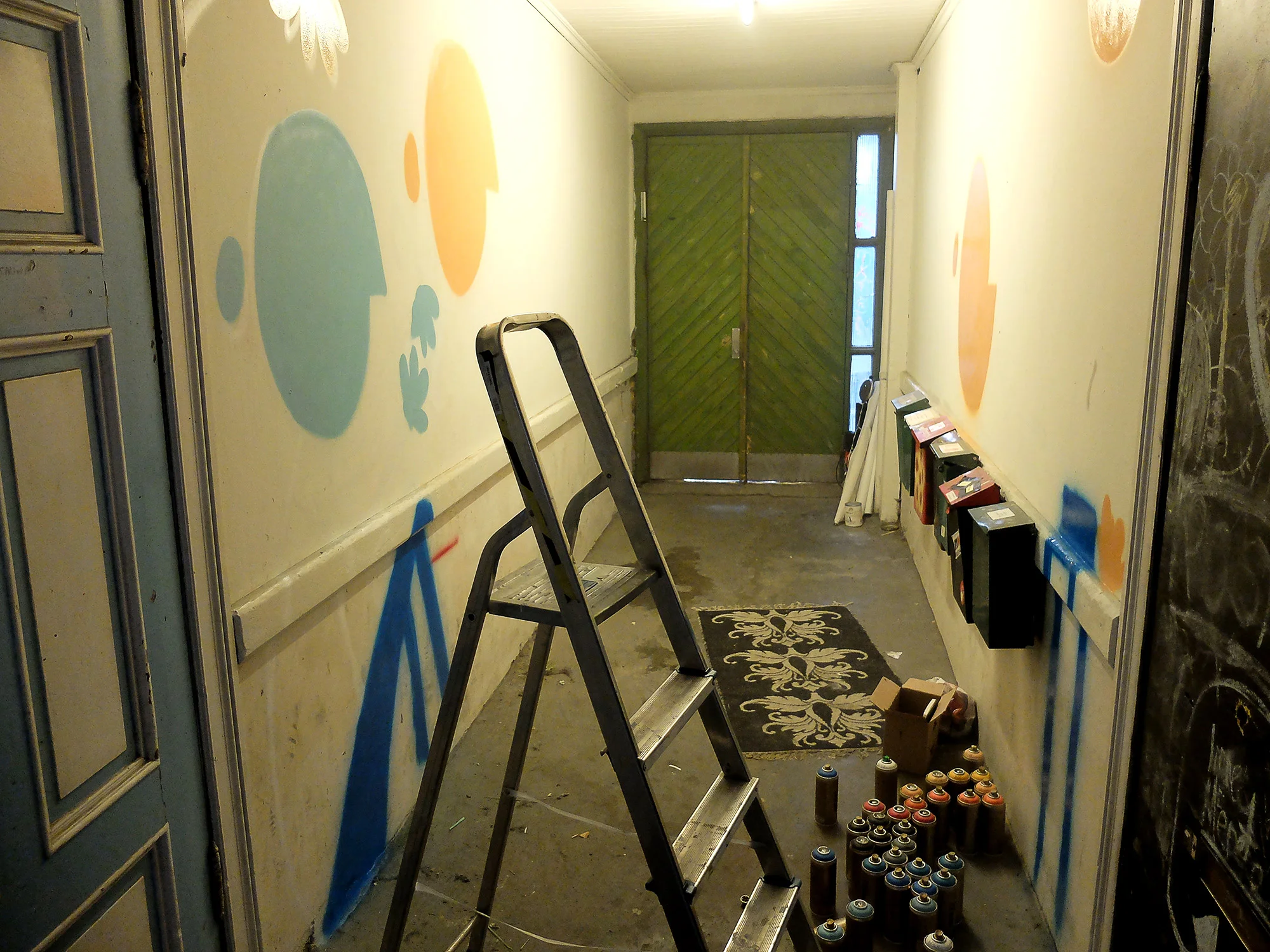 Viktig å legge farge på hele flaten når man jobber, slik at man ikke dynger på i et hjørne av "papiret" og glemmer at det skal stå til resten.