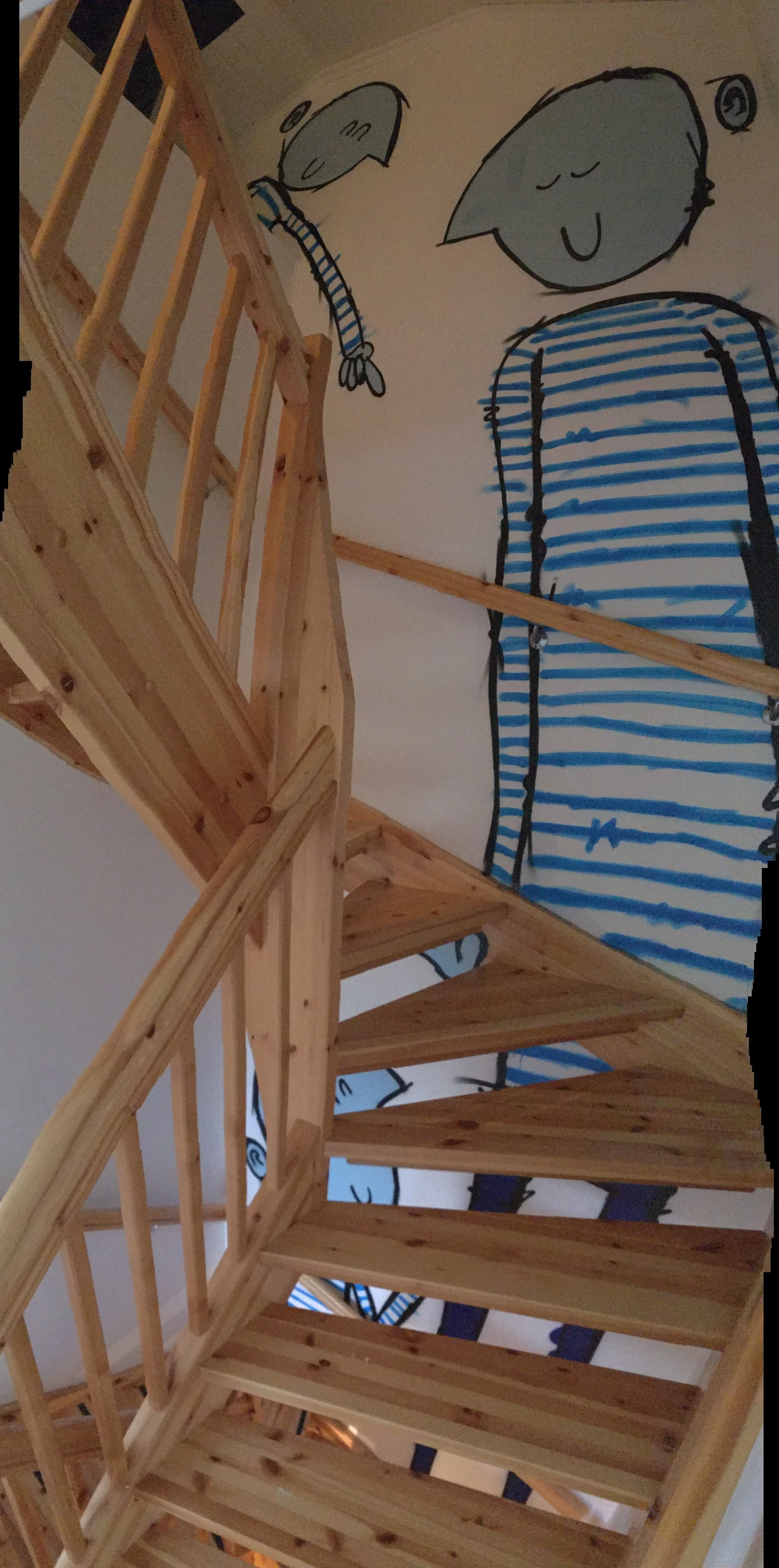 Det bildet jeg klarte å hoste opp som klarte å vise mest av veggen.