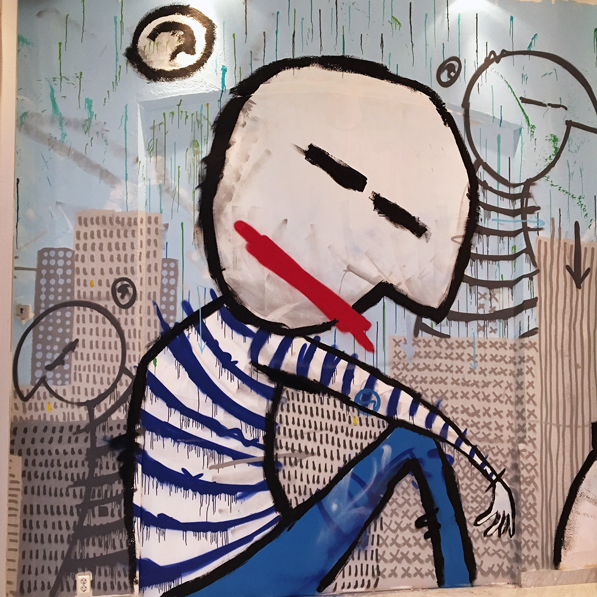 Både flytende og fast tusj, spray (med ulike dyser) og maling med både rull og pensel måtte til for å få rett feeling.