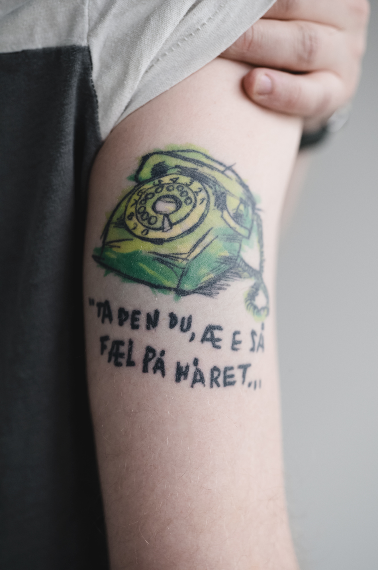 "Ta den du, æ e så fæl på håret" - min fars mantra hver gang telefonen ringer. 