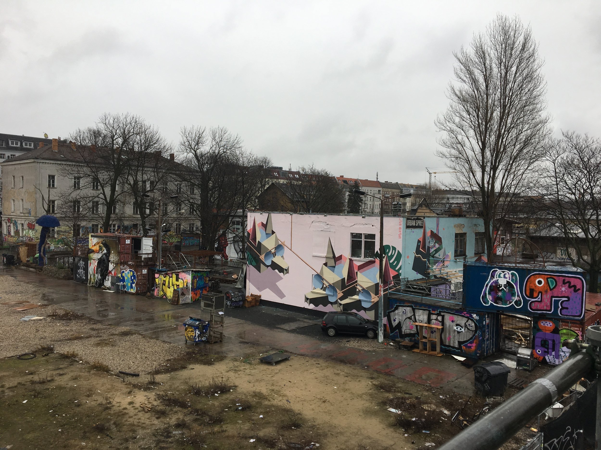 De ulvene (eller revene) hadde no dada-aktig Fiske-preg over seg. I alle fall sett opp imot resten.