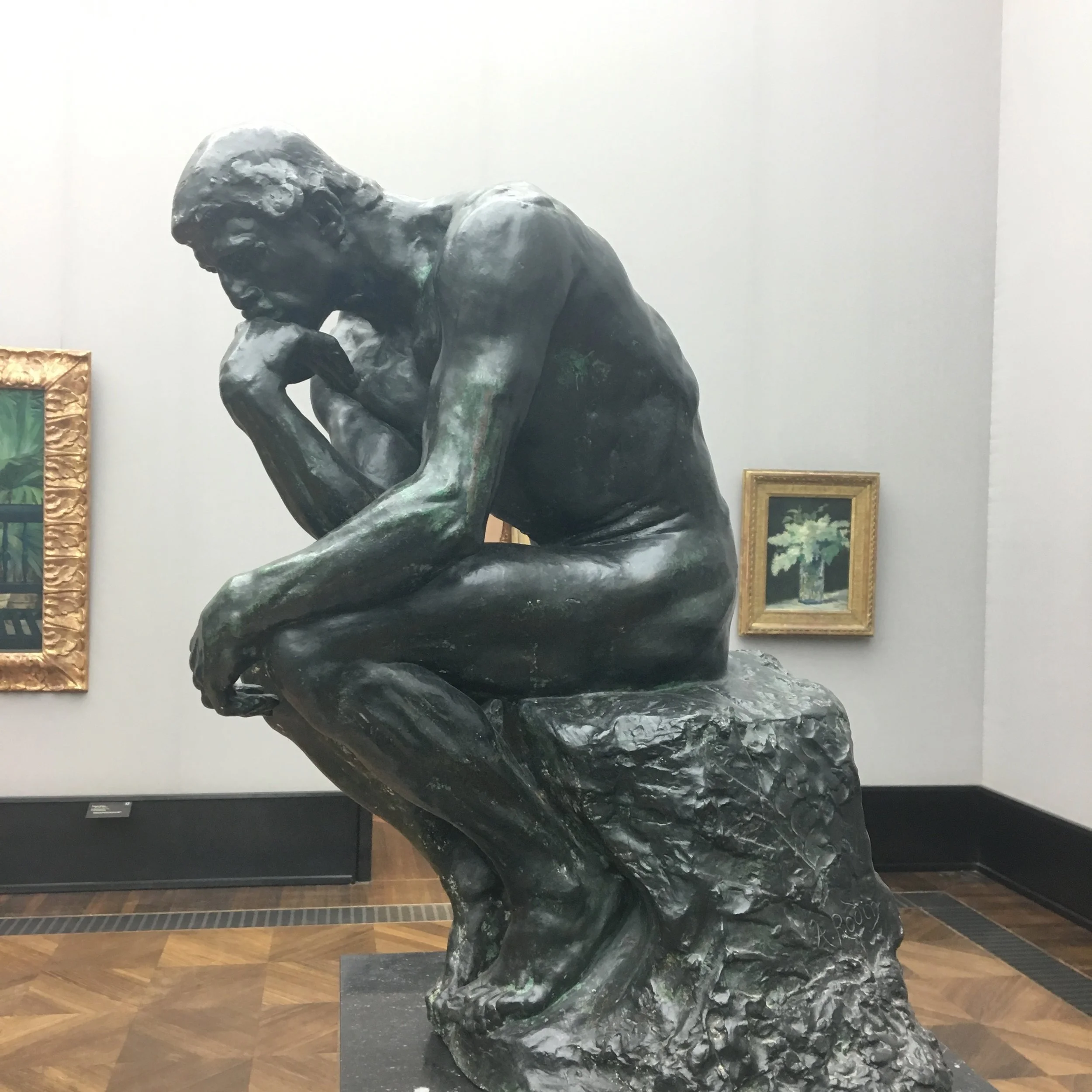 Rodin har en variant av denne på gravsteinen sin også. 