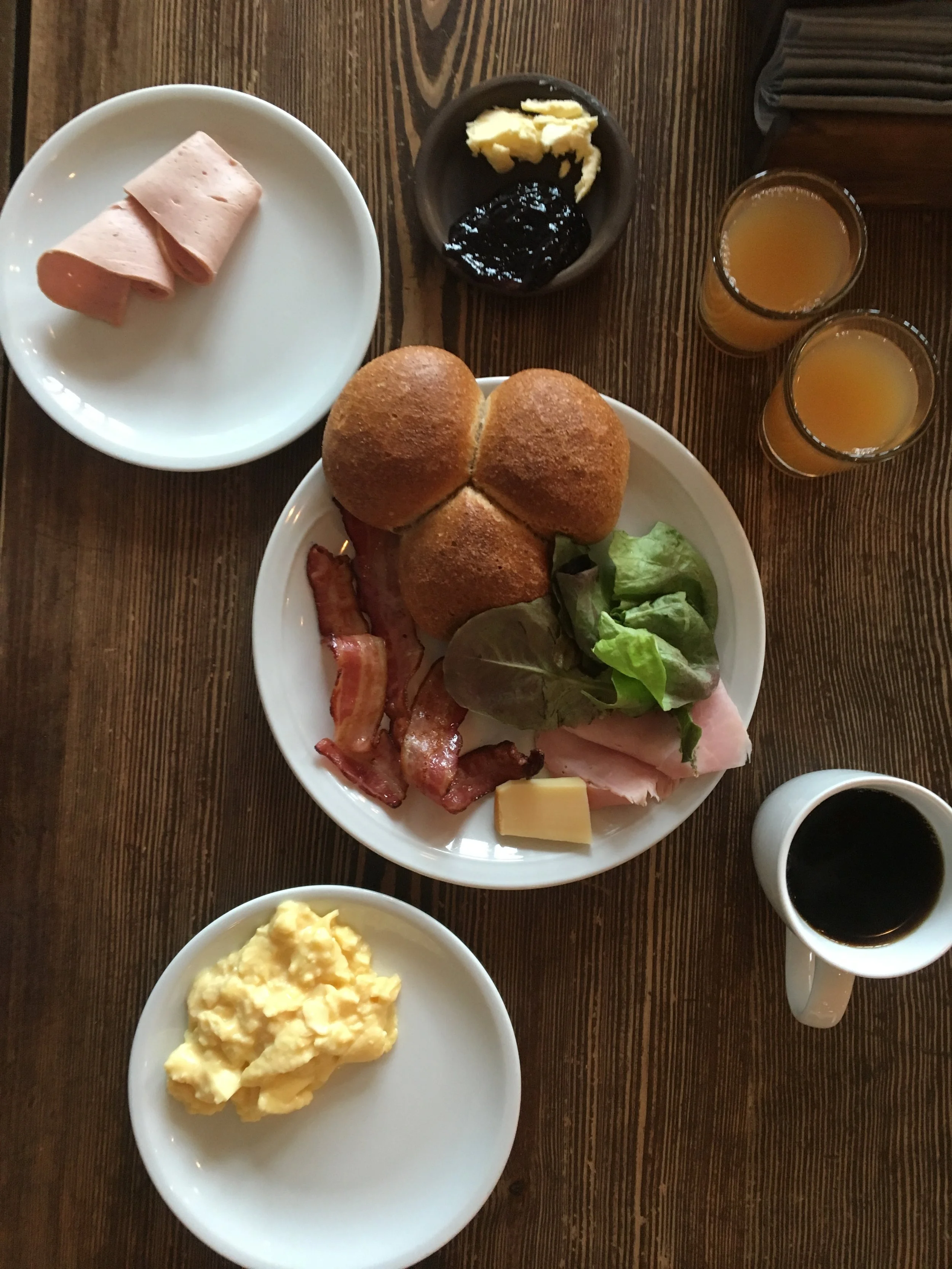 Litt av monsterfrokosten.