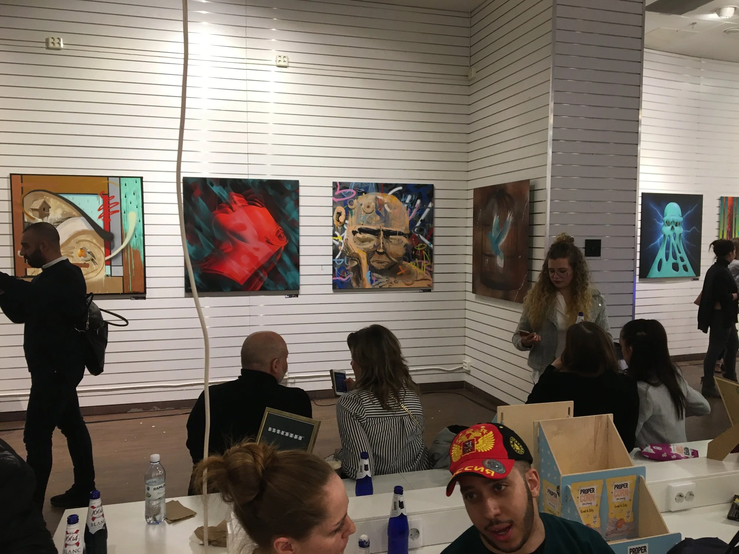 Jeg ble litt starstruck av at bildet mitt hang side om side med Insane 51 fra Hellas. Han er, vel ja, Insane... 