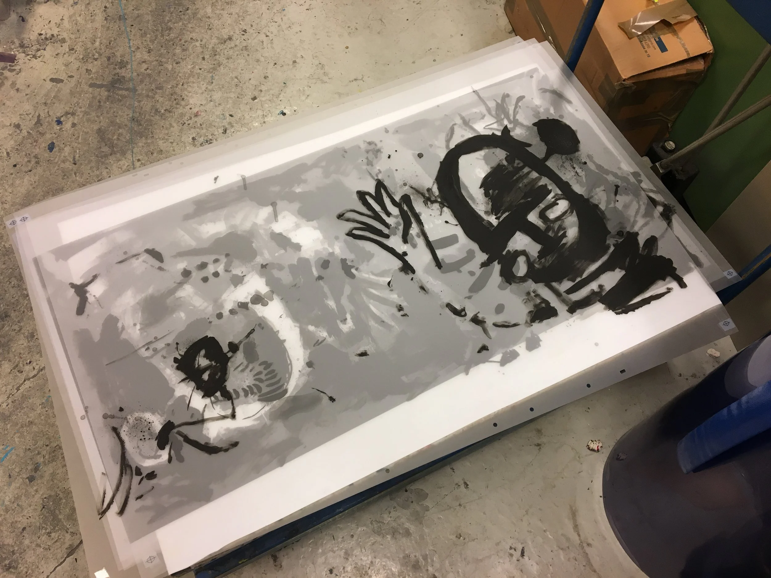 De ulike fargene klare til overføring på silkeduk.