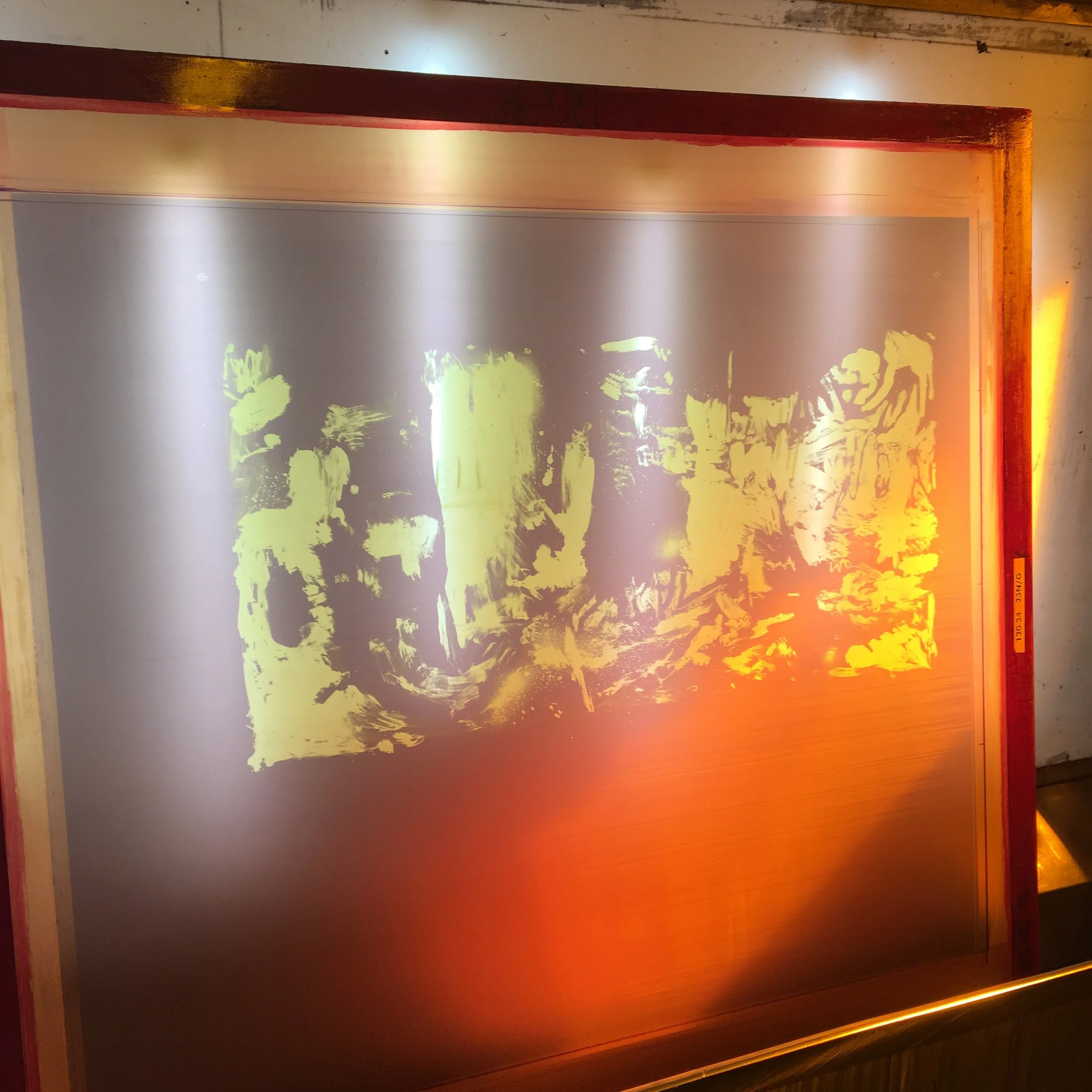 Nyvasket silkeduk klar for trykking.