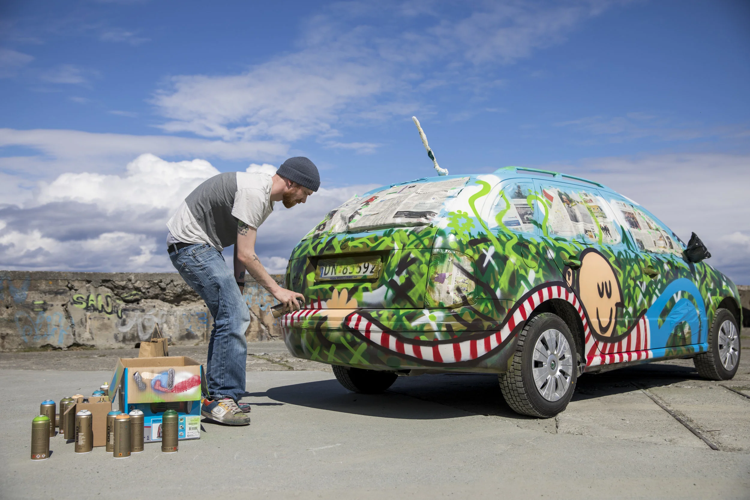 Holder man hender blir man sterkere.