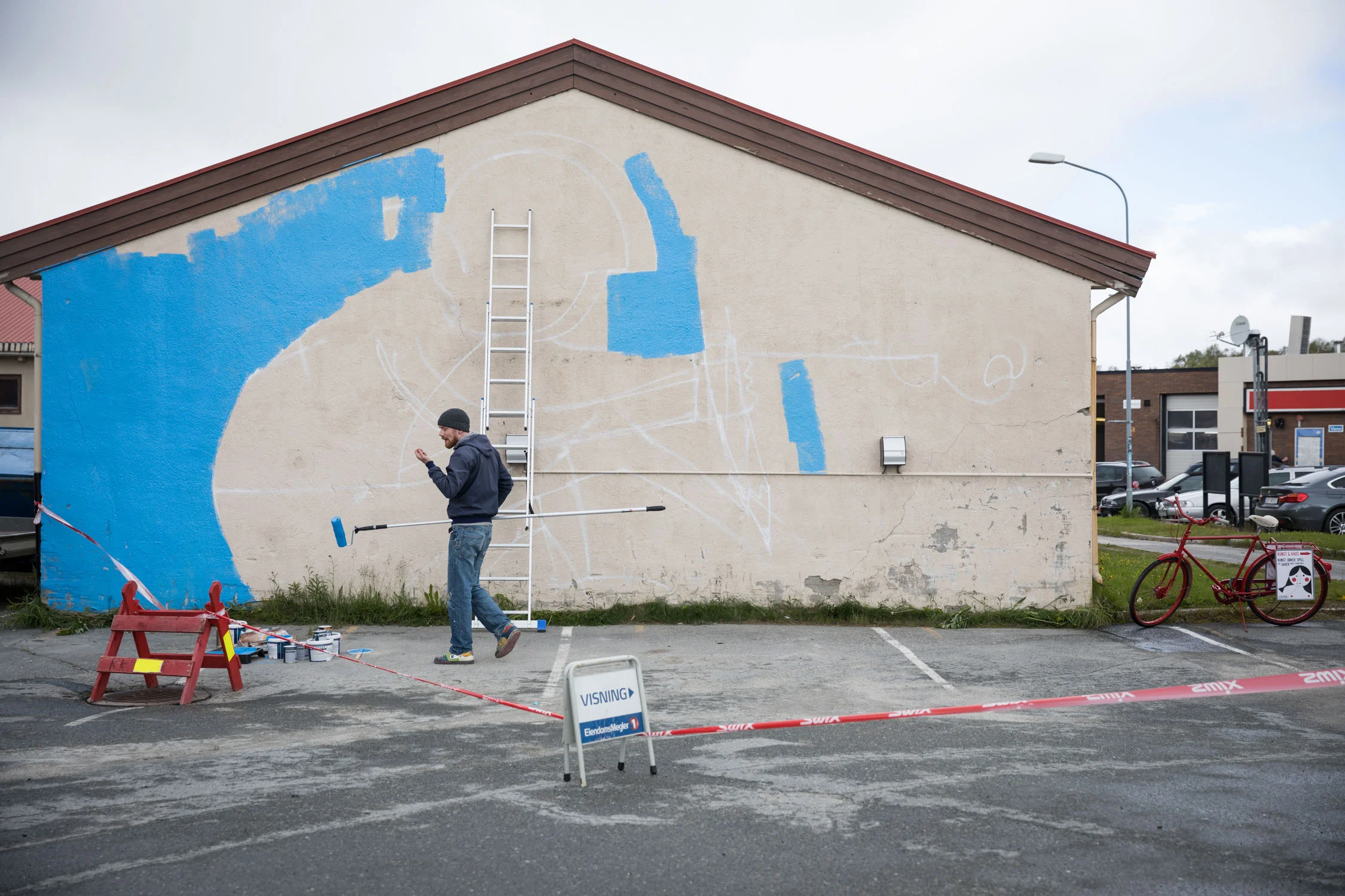 Jeg begynte med å tegne opp figuren slik at jeg fikk plassert han der han skulle være.