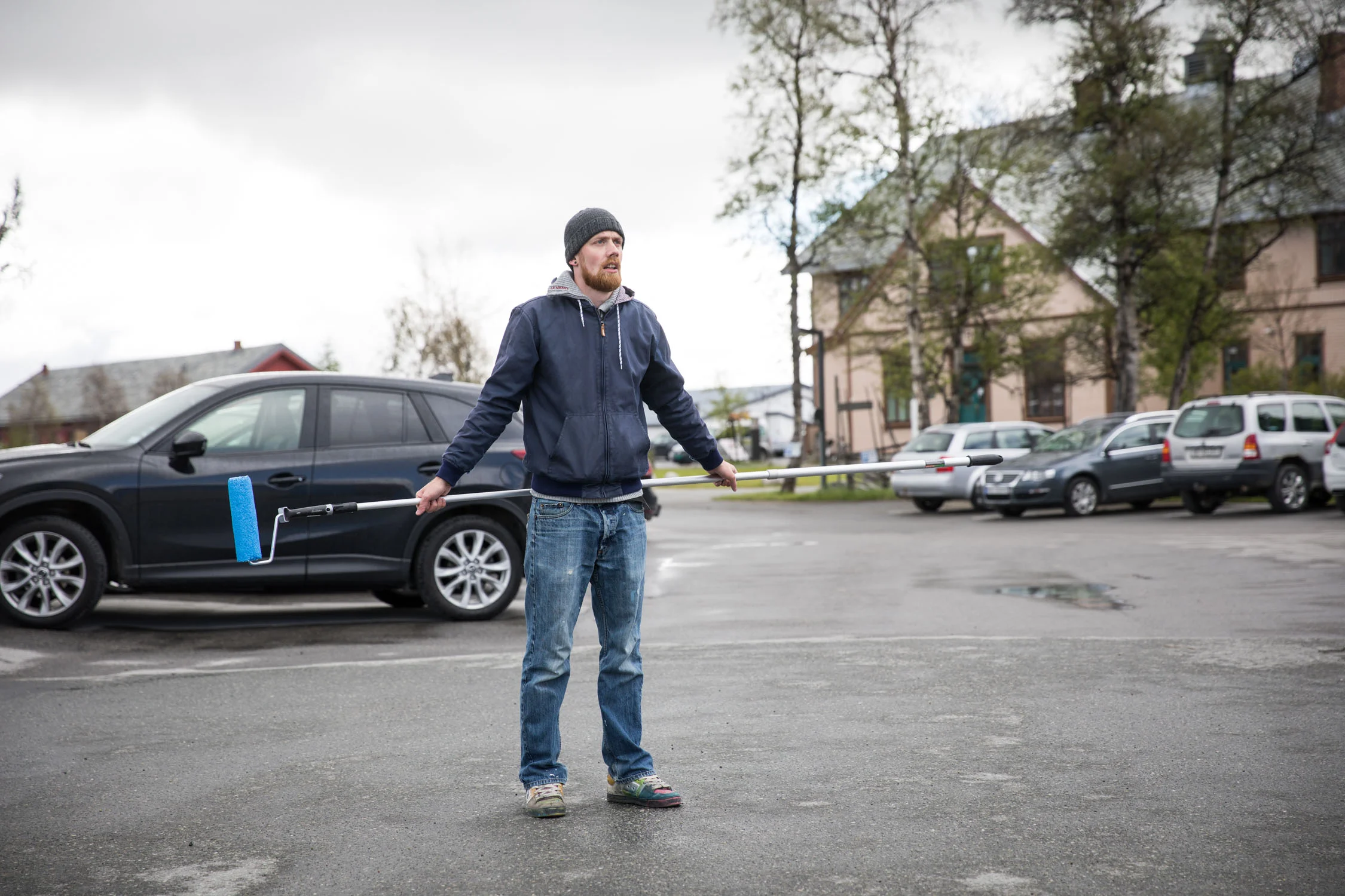 Når jeg lager så store vegger er det viktig å hele tiden se veggen fra avstand.&nbsp;