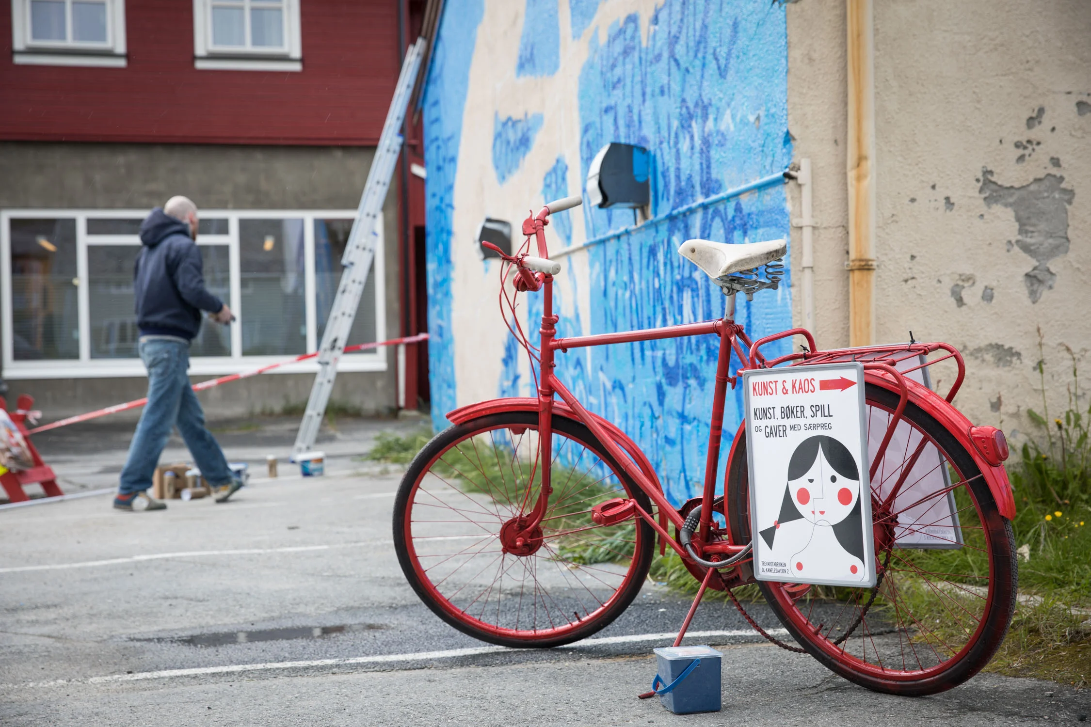 Kunst &amp; kaos sykkelen ventet tålmodig på mitt arbeid.
