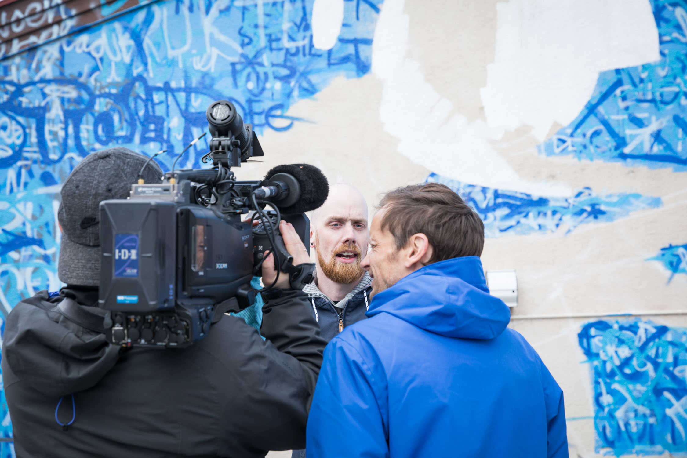 NRK filmet deler av prosessen og slo av en liten prat. Jeg håper ikke dette blikket jeg gir journalist Jøte Toftaker ble med på reportasjen. 