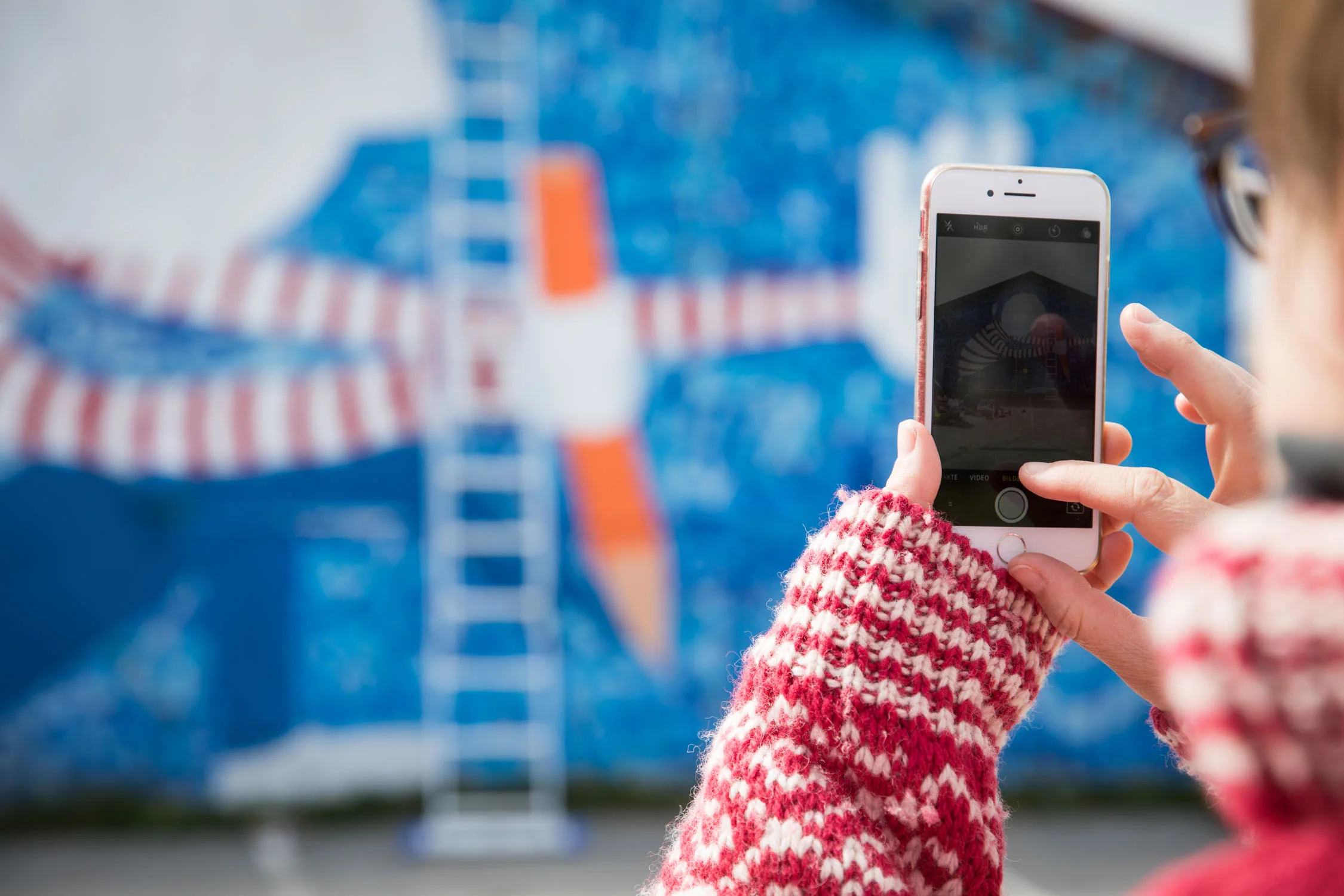 Kunst &amp; kaos damene dokumenterte under hele seansen og la ut ting underveis. Det var uvant men moro. Jeg er jo selv vant til å fore de sosiale flatene med slikt, men denne gangen kunne jeg bare fokusere på kunsten.&nbsp;