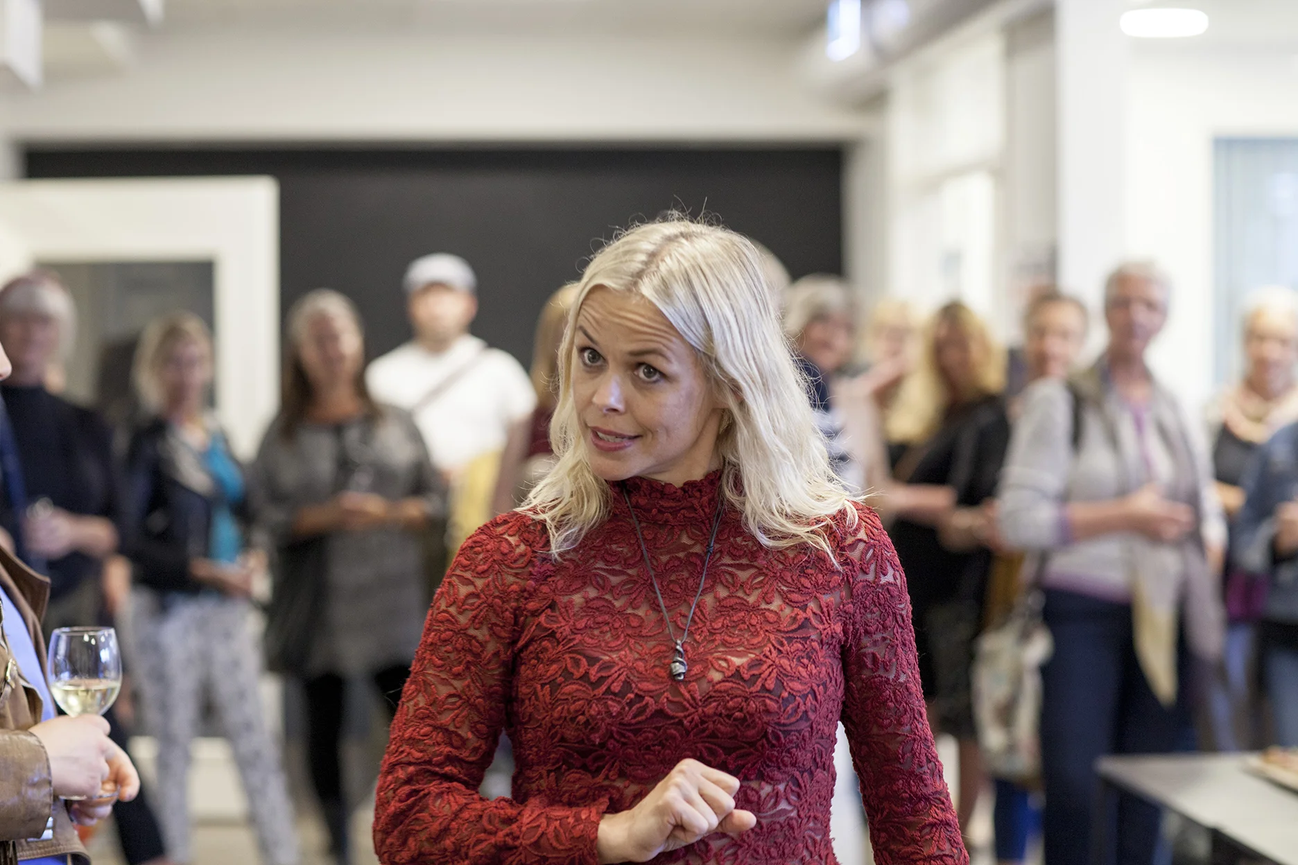 Bare en bit,og Eva var ild.“Adam, kom hit!”og Adam kom til,og Adam gjør som hans Eva vil.