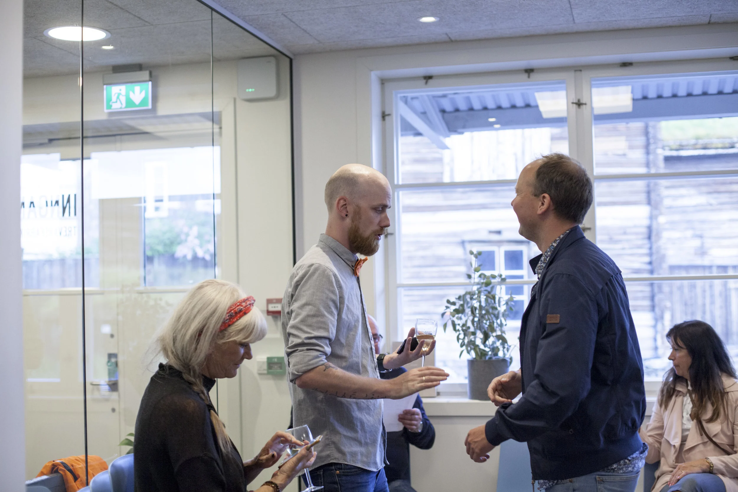 Det som er så kult med utstillinger er alle folkene du møter. Digger det. 