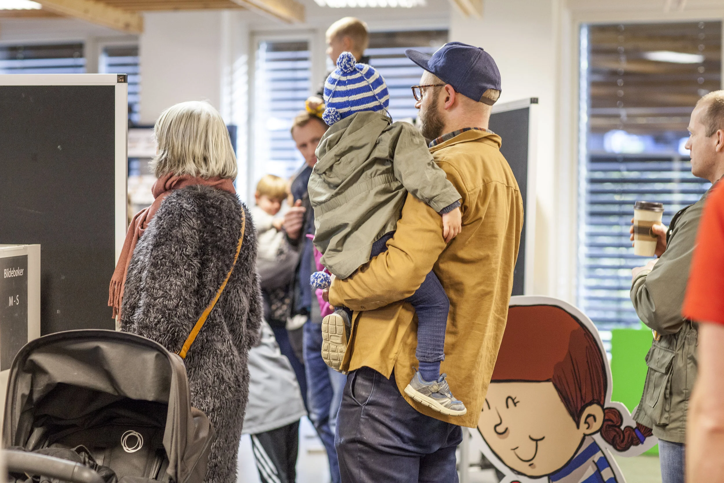 Det ble veldig fullt etterhvert. Det likte Thea.