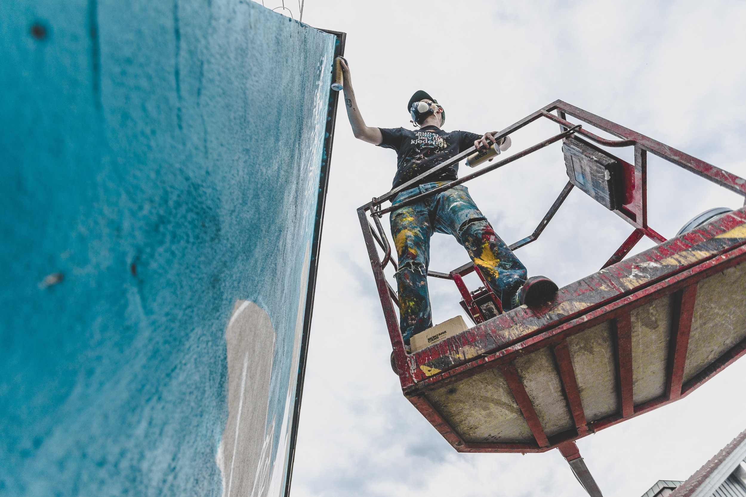 Et veggmaleri rundt et kvartal på Berkåk