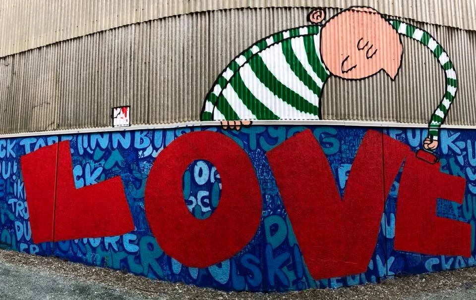 <3