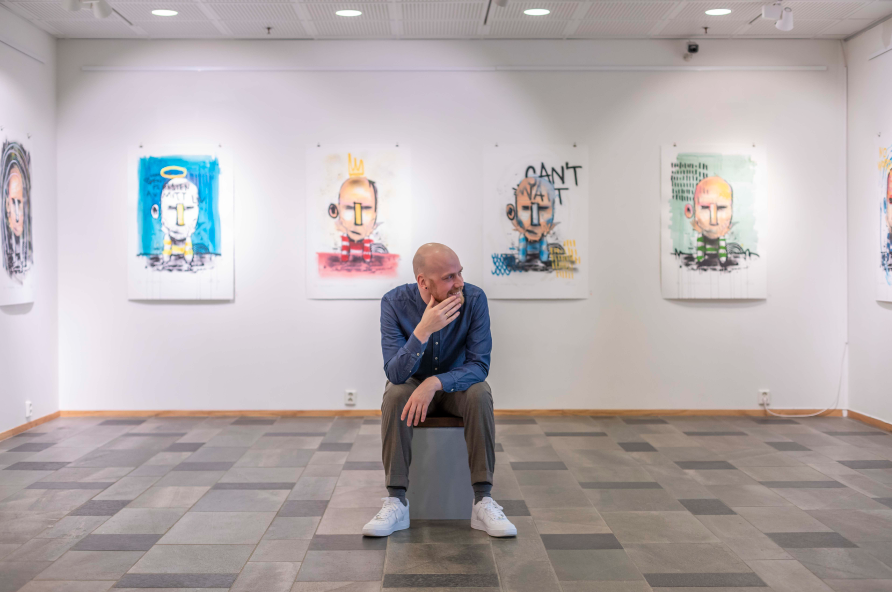 Utstillingsåpning og veggmaleri i Oppdal