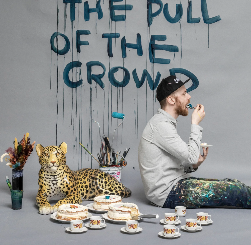 Avoiding the pull of the crowd