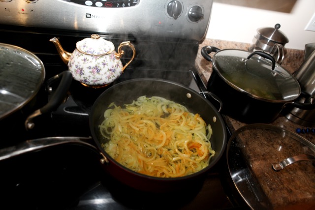  Saute onions in oil and turmeric. 