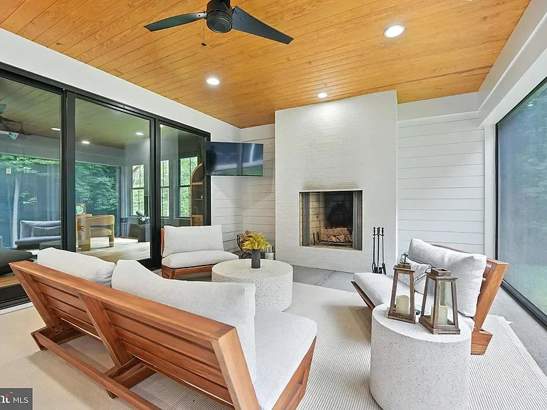 Photo Nov 19 2025, 7 03 46 PM (16).webp