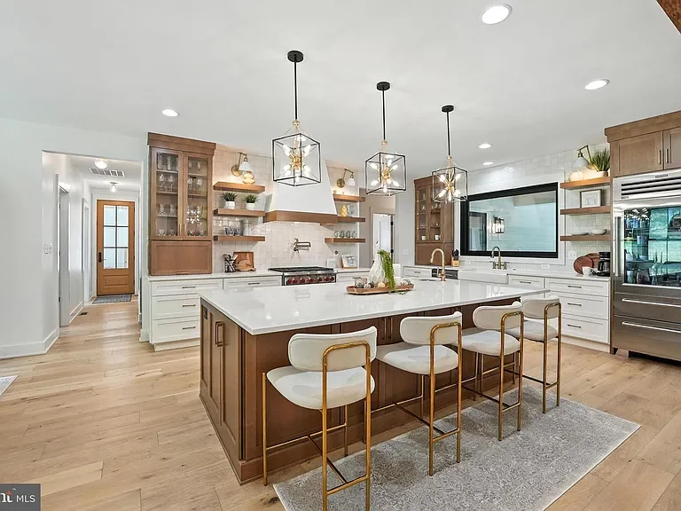 Photo Nov 19 2025, 7 03 46 PM (51).webp