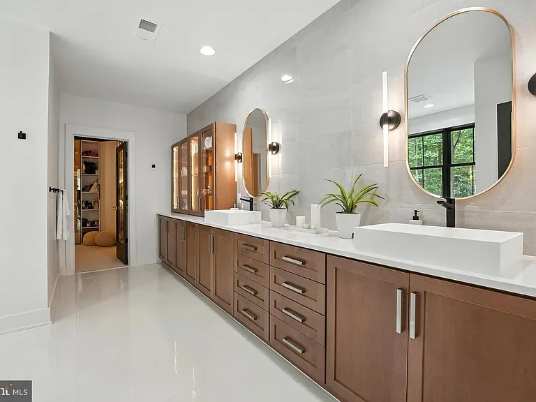 Photo Nov 19 2025, 7 03 46 PM (36).webp