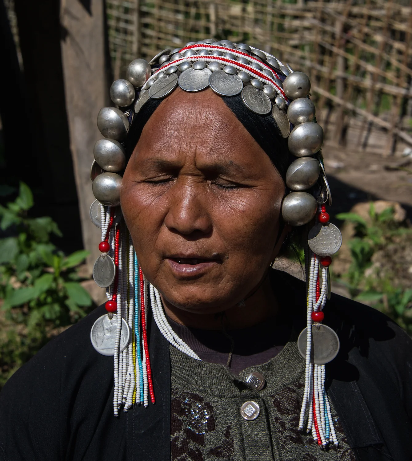 AKHA WOMAN 4