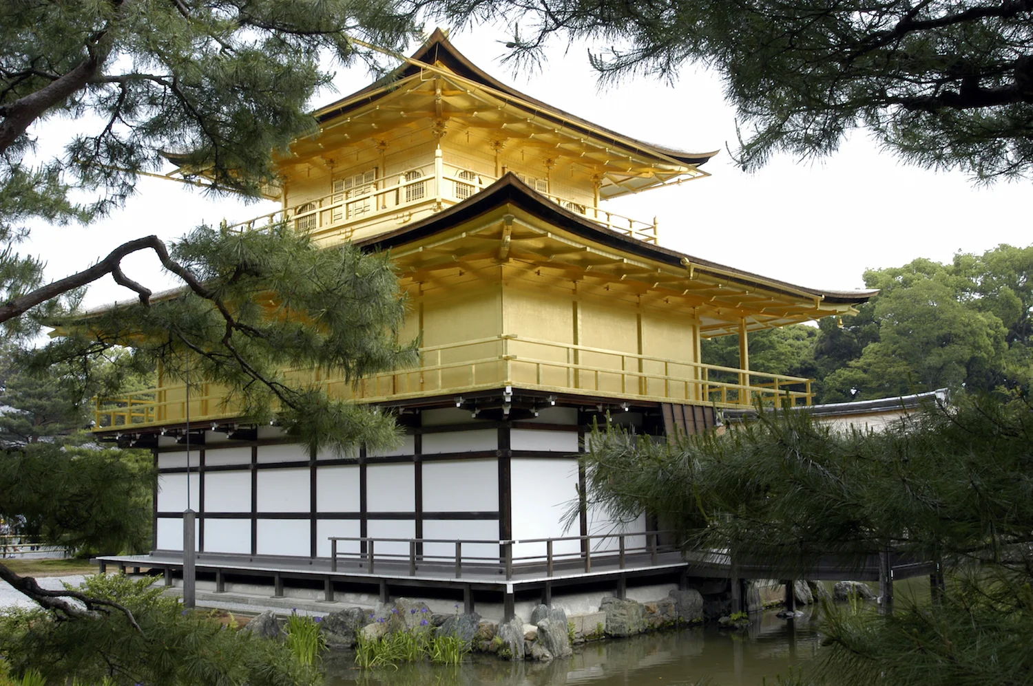 GOLDEN TEMPLE (KINKAUJI)
