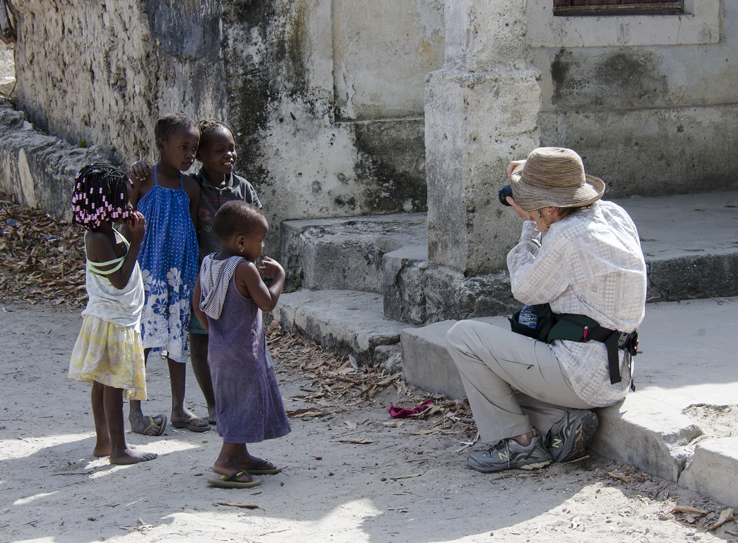 DIANE PHOTOGRAPHING CHILDREN