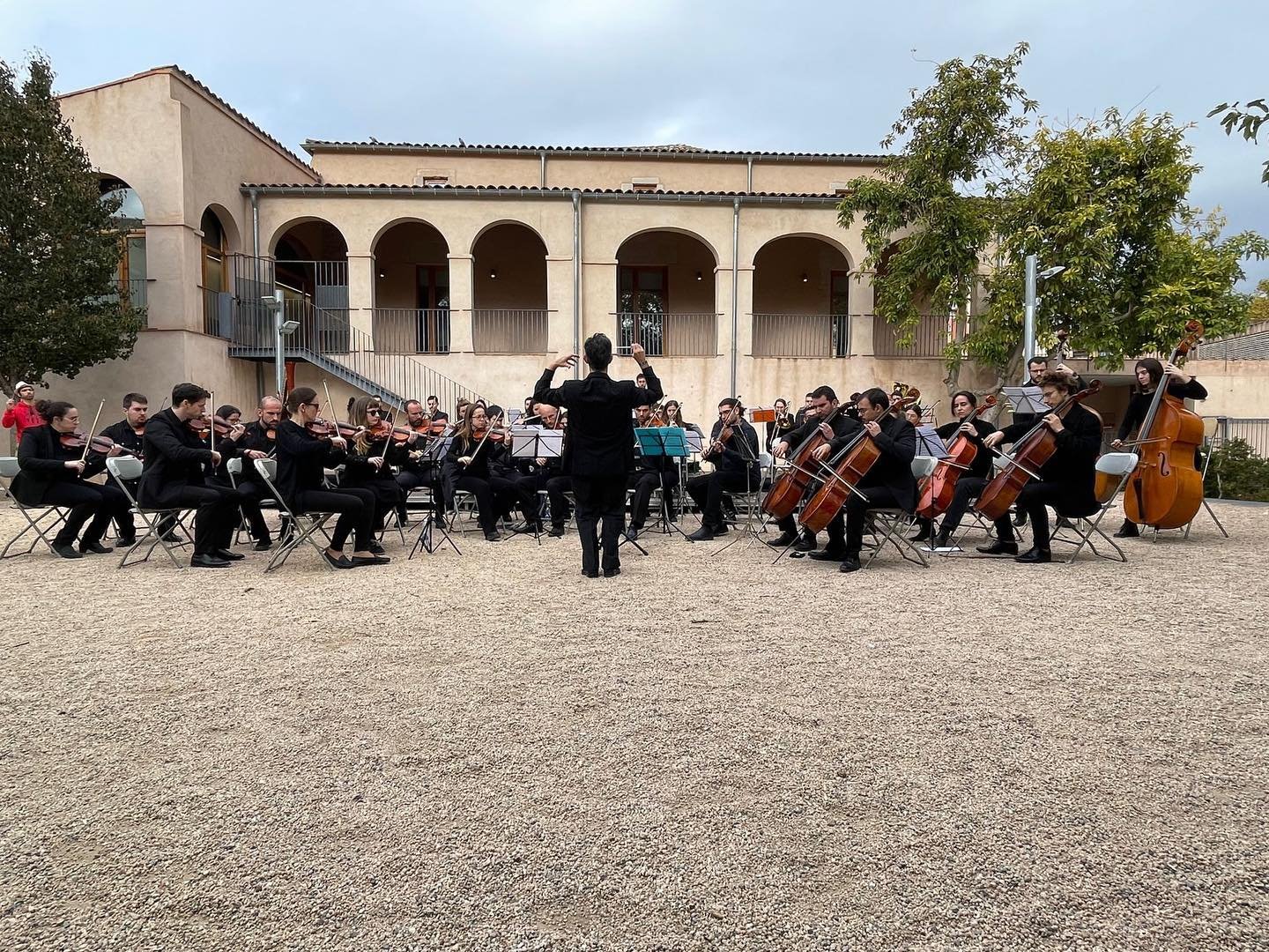 Molt contents i contentes del concert d&rsquo;avui als Jardins de Can Fargues.🥰
Moltes gr&agrave;cies a @neoclasicdanza_oficial per posar moviment al repertori que hem tocat.
I molt&iacute;ssimes gr&agrave;cies a tothom per venir!!🫶🏼