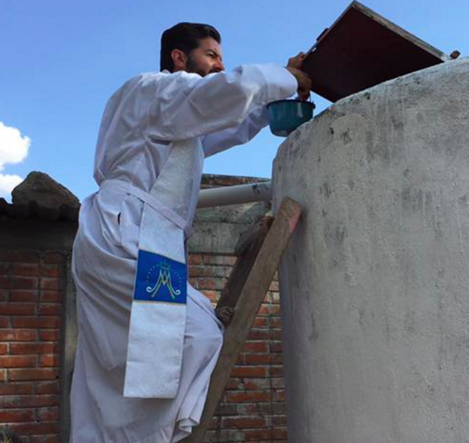 Bendición de cisternas en la Onza