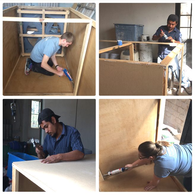 Billy, Saúl y Sarah construyen el secador de biomasa.