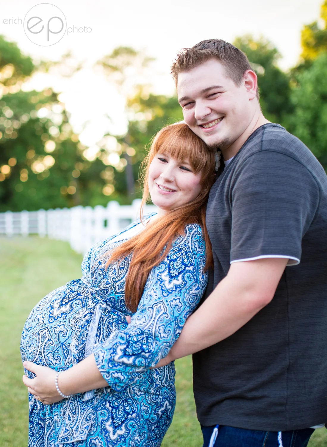 Awwwww... sweet, happy couple.